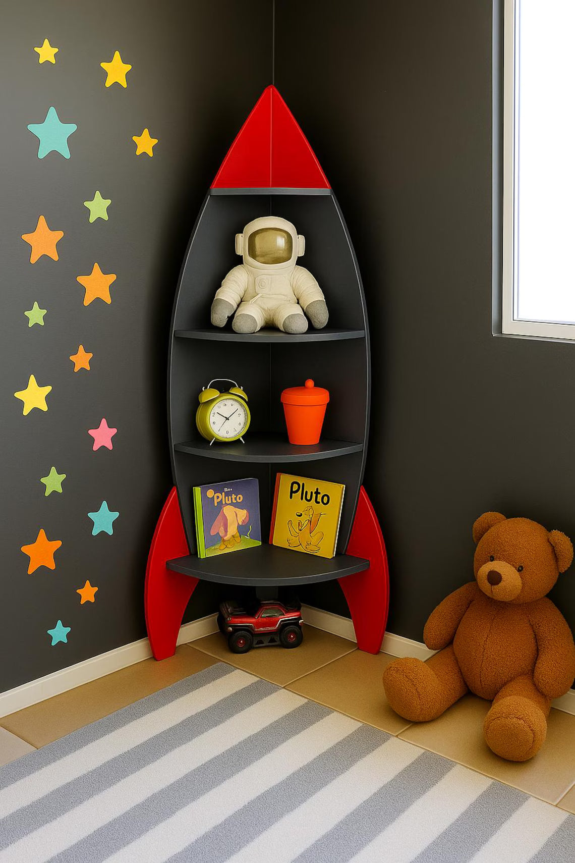 A rocket-designed bookcase that will stimulate the imagination of children and young people.